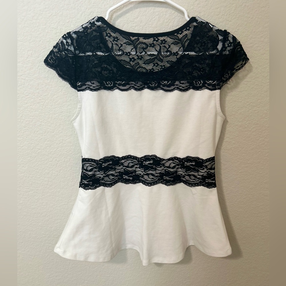New York & Company Black White Lace Peplum Top Size M Side Zip Office Date Night - Picture 5 of 7